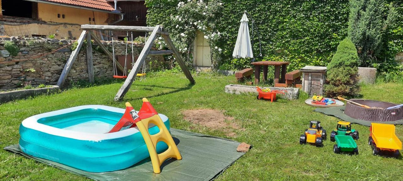 Podkroví v Jihočeském Statku Nemejice Exterior foto